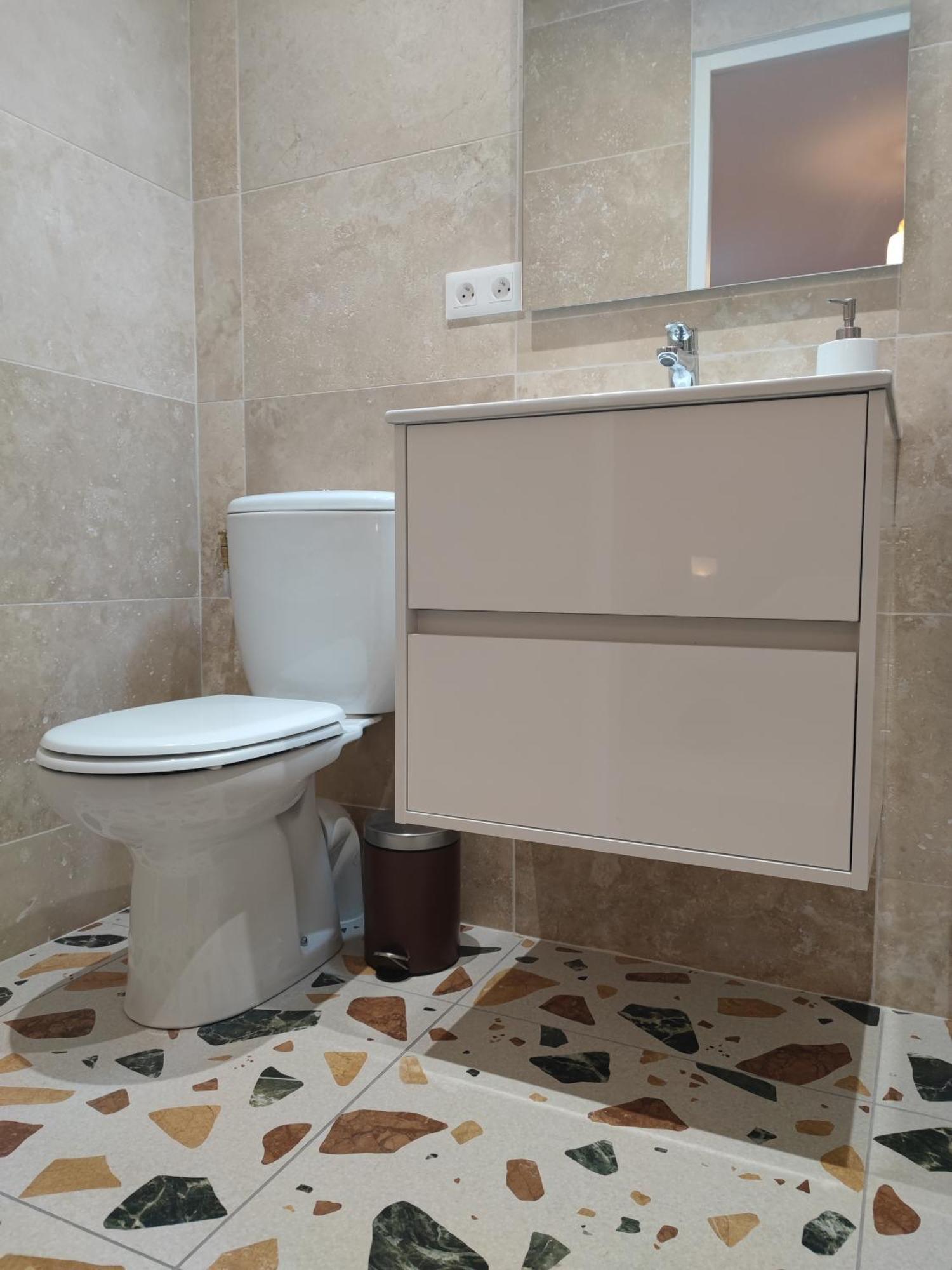 אורליאן Beau Quartier Et Central, Maison Spacieuse Avec Cour, 3 Chambres, 3 Salles De Bains A 10 Min A Pied De La Gare מראה חיצוני תמונה